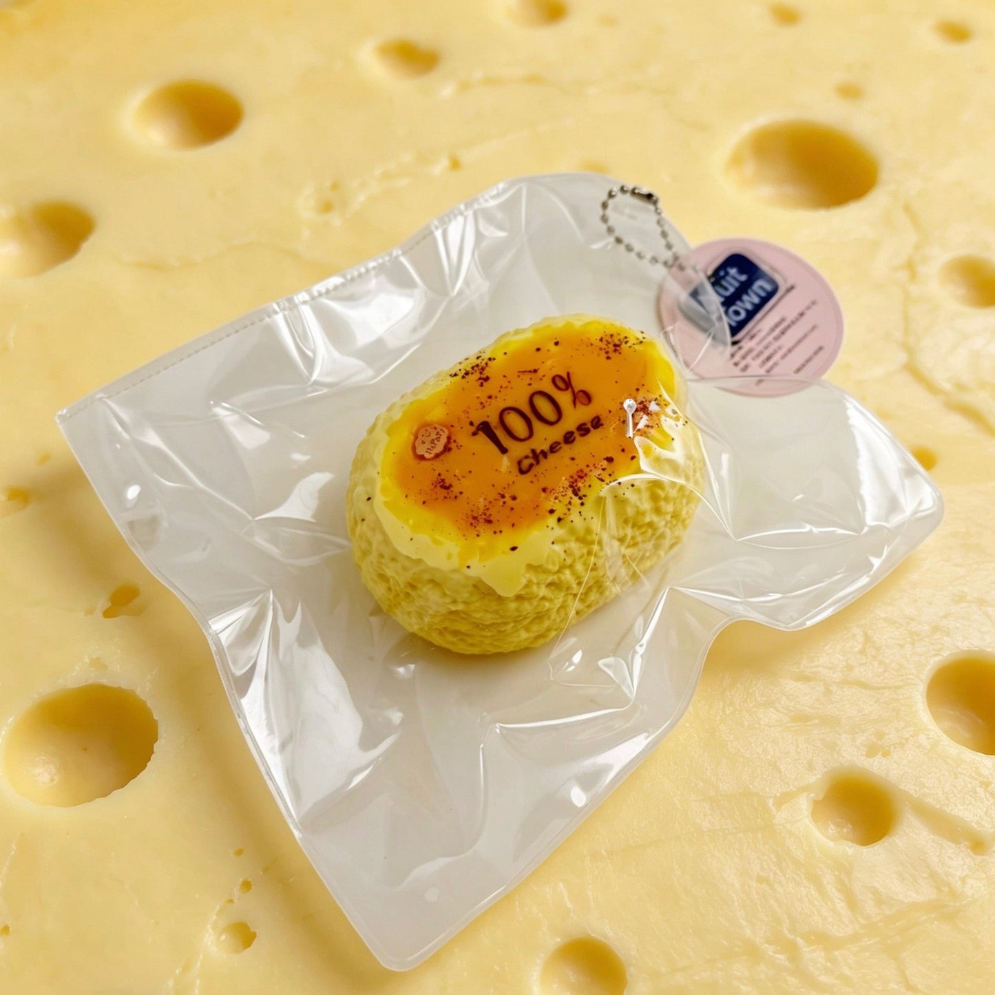 NUIT TOWN　スクイーズ　一口ケーキ（チーズ）