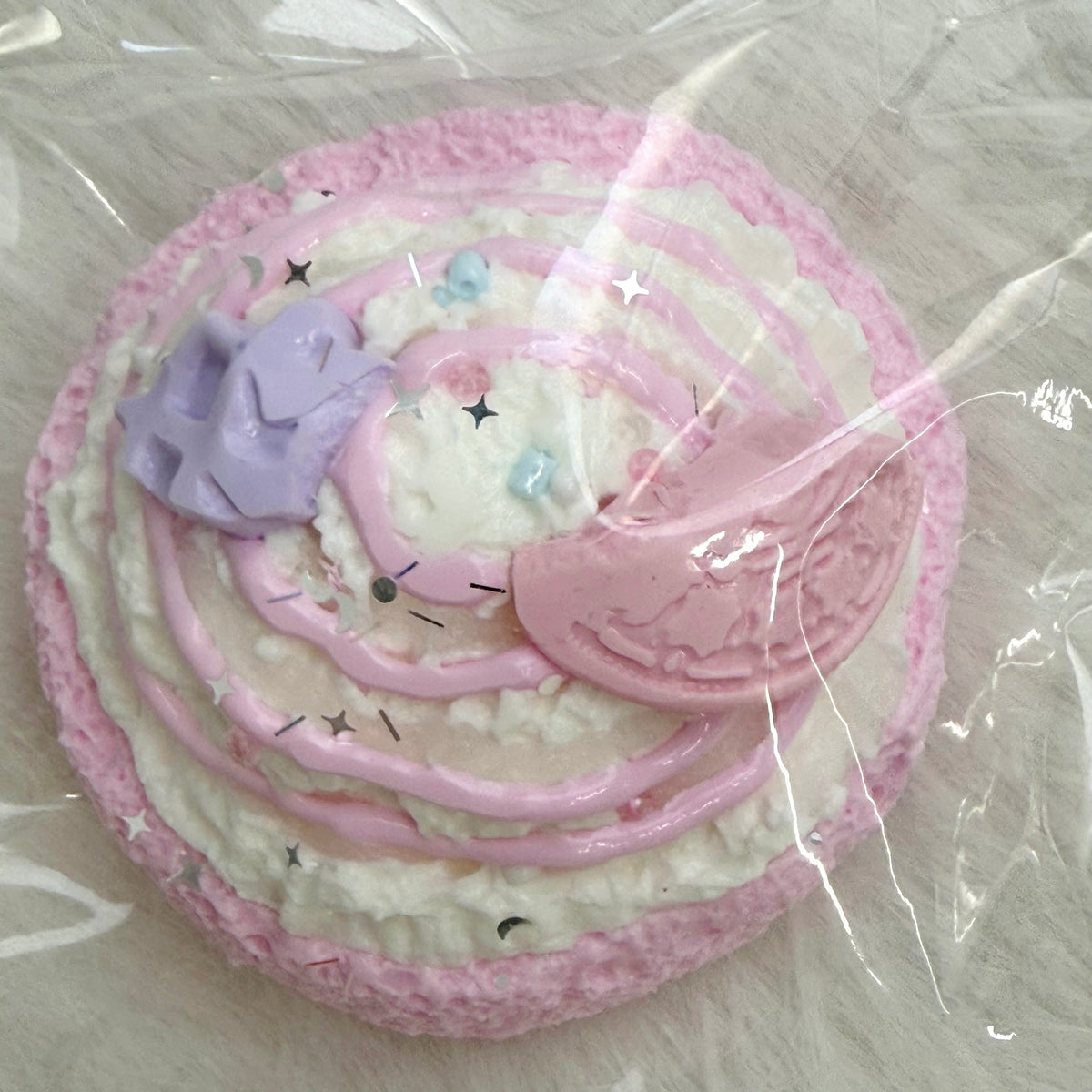 ぬいっとスクイーズ　ゆめかわクリームケーキSquishy